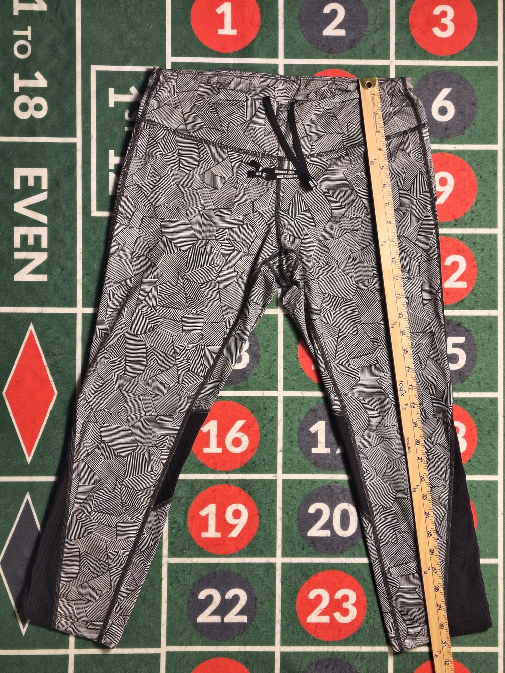 Nike Running Geometric Mesh Capri Leggings Womenâs L Black Gray - Picture 3 of 11